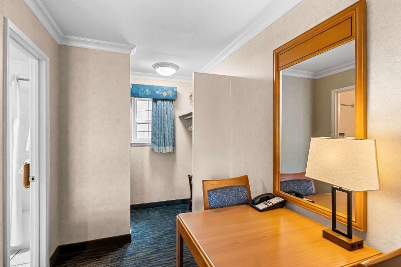 Double Room with Two Double Beds - Non-Smoking image 4