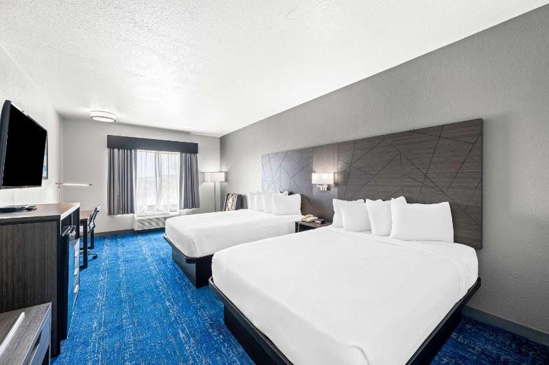 Queen Room with Two Queen Beds image 1