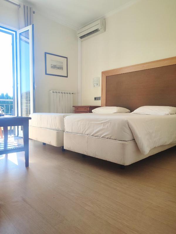 Single Room with Mountain View image 4