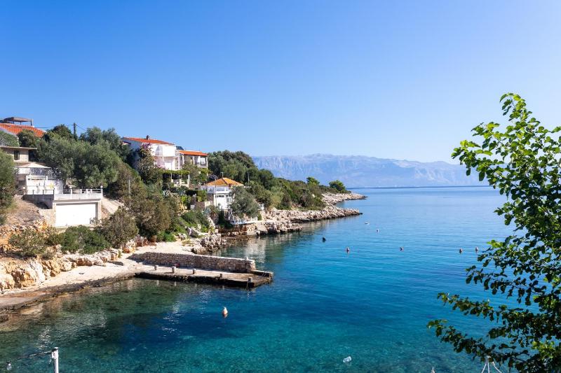 Three-Bedroom Apartment with Balcony and Sea View image 3