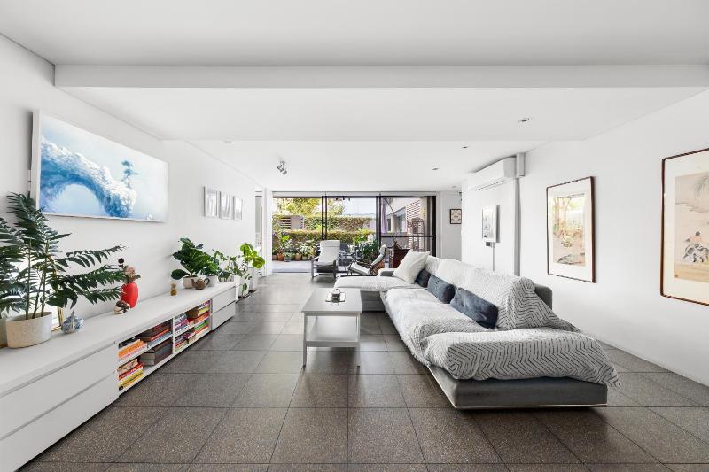 Groundfloor Surry Hills Retreat with Cinema - image 7