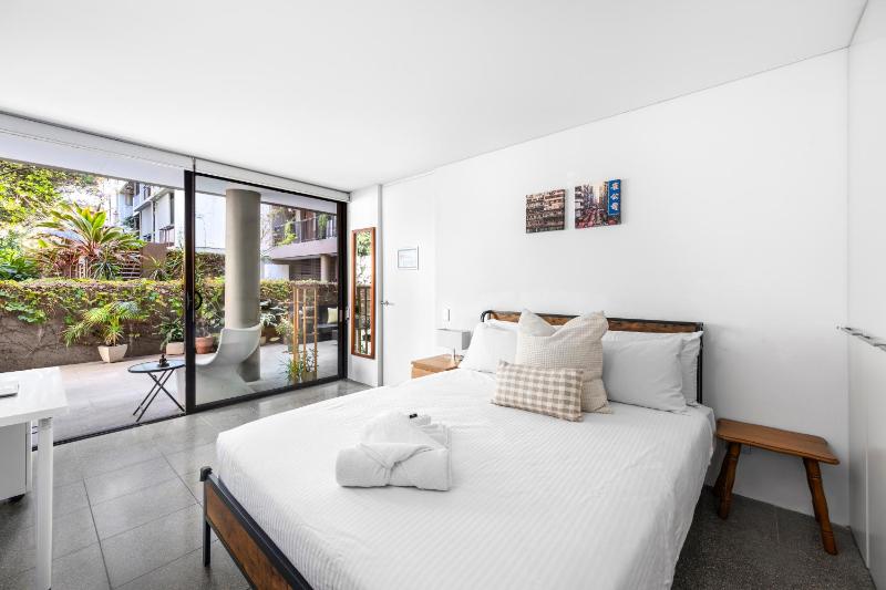 Groundfloor Surry Hills Retreat with Cinema - image 2