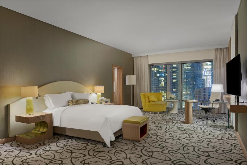 Luxury King Room with Club Access and Burj Khalifa View  image 3