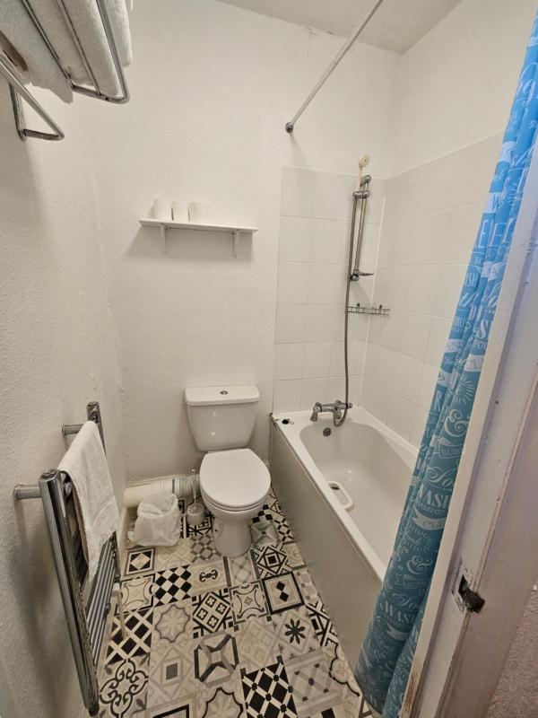 Double Room image 4