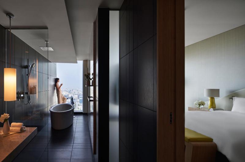Luxury Room with King Bed and Coastline View  image 2