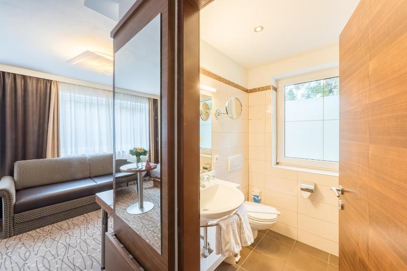 Superior Double Room with Free Underground Parking image 4