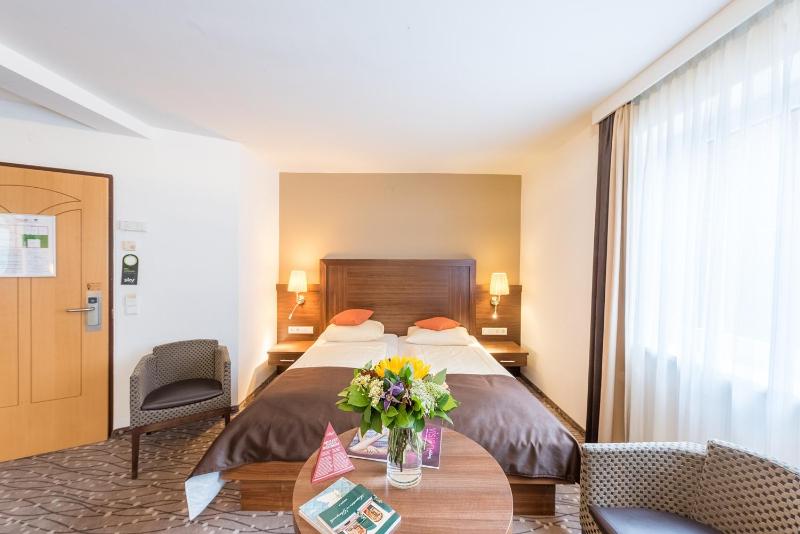 Single Room with Free Underground Parking image 1
