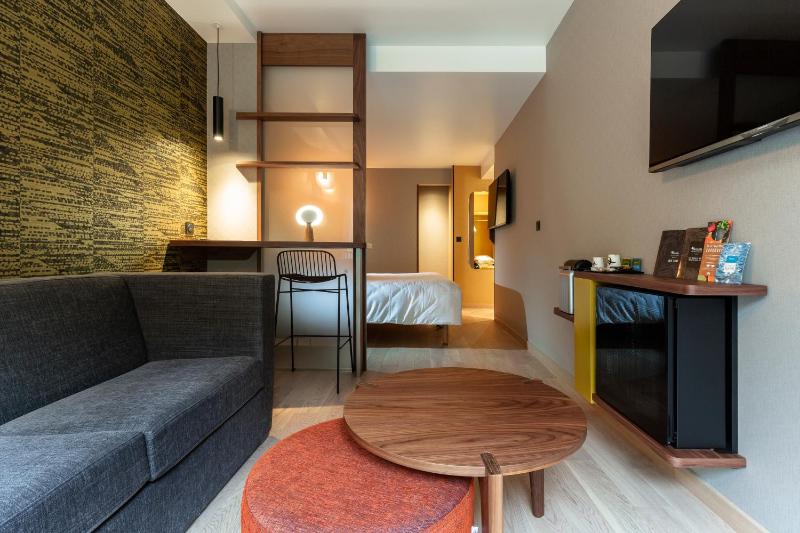 Double Room with Terrace image 3