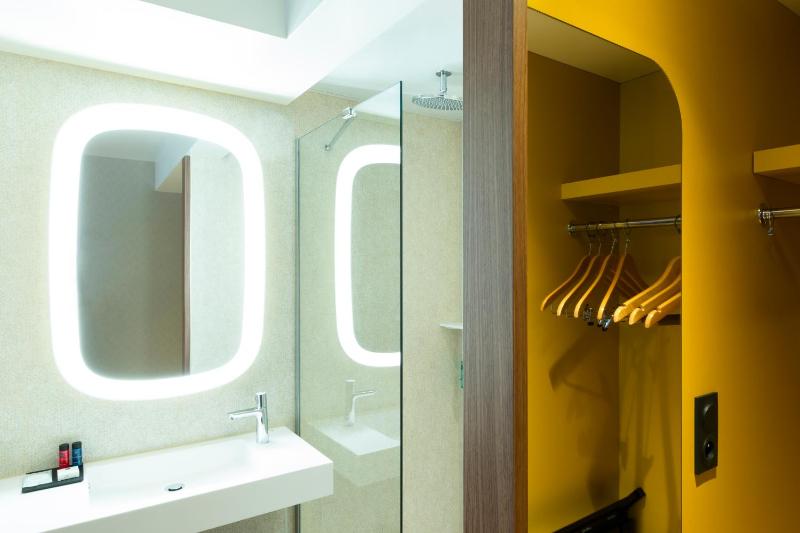 Double Room with Terrace image 4
