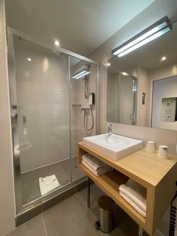 Superior Twin Room with an Extra Bed image 2