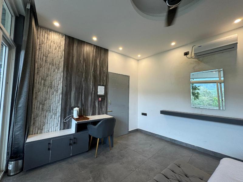 Saraiville- A Boutique Riverside Stay - image 30