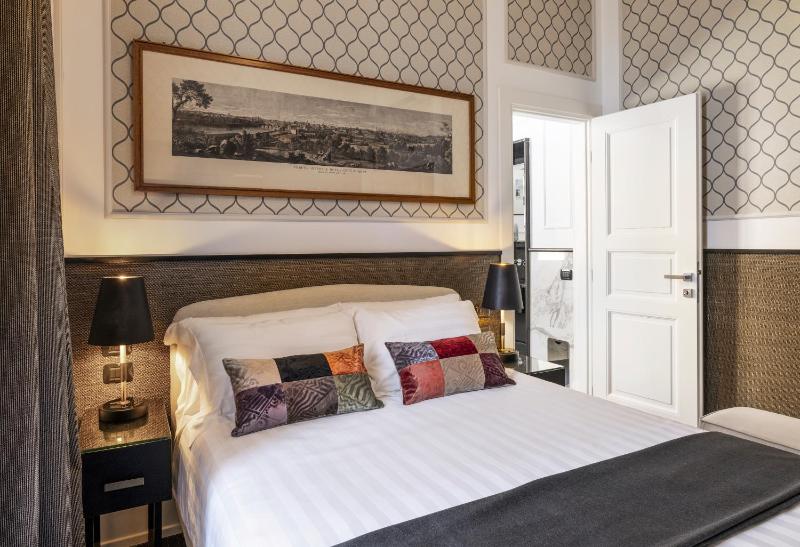 Superior Double Room with View image 3