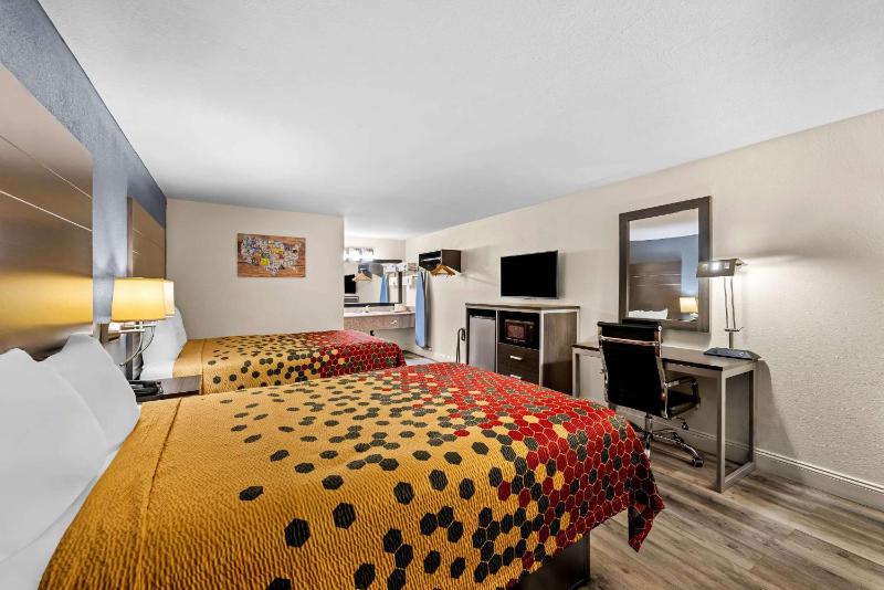 Double Room with Two Double Beds - Non-Smoking image 4