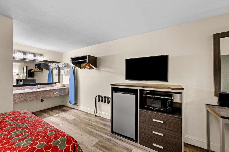 Double Room with Two Double Beds - Non-Smoking image 3