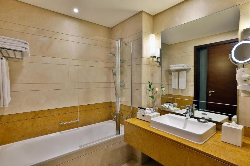 Superior King Room image 4