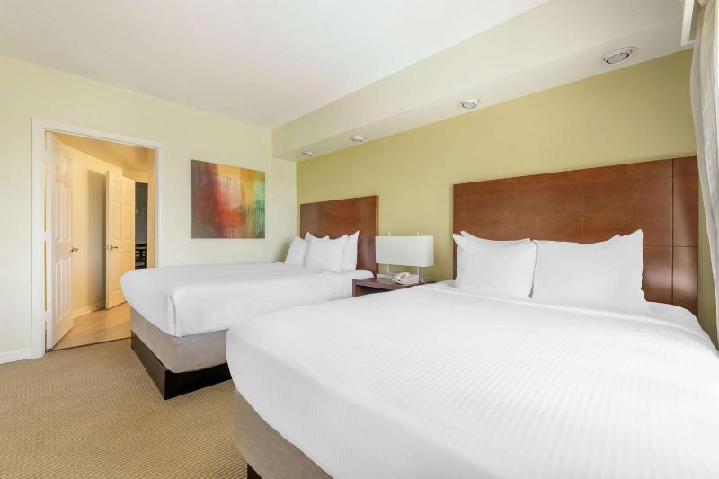 Two Bedroom Suite with balcony image 4