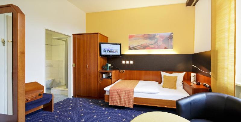 Standard Single Room image 3