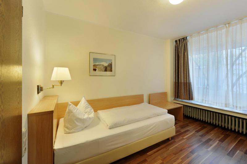 Single Room image 4
