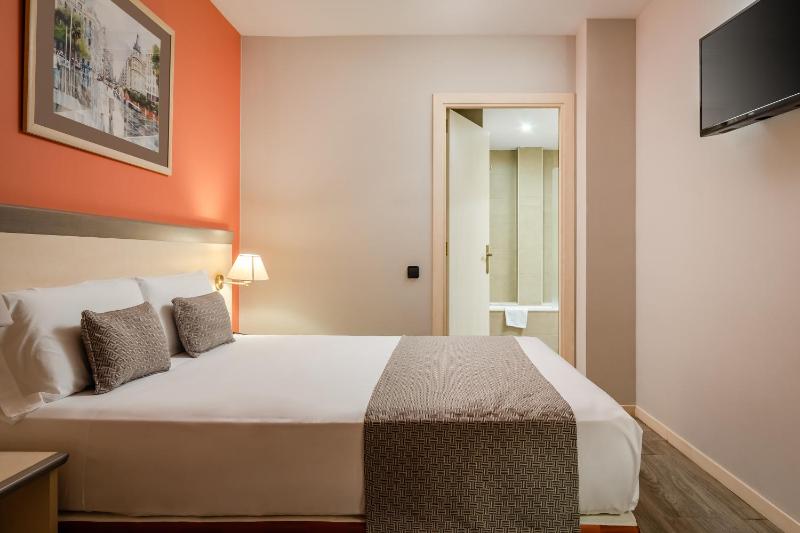 Quadruple Room image 3