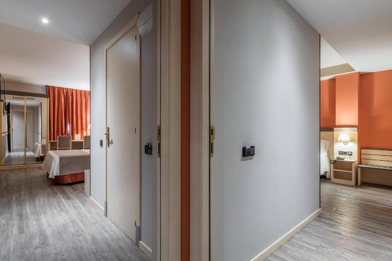 Quadruple Room image 2