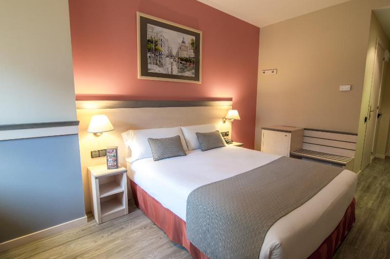 Quadruple Room image 4