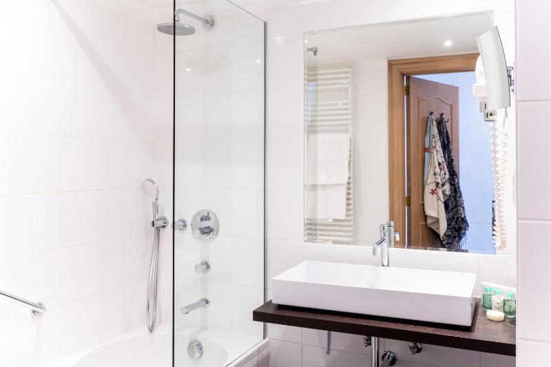 Junior Suite with Sea View image 3