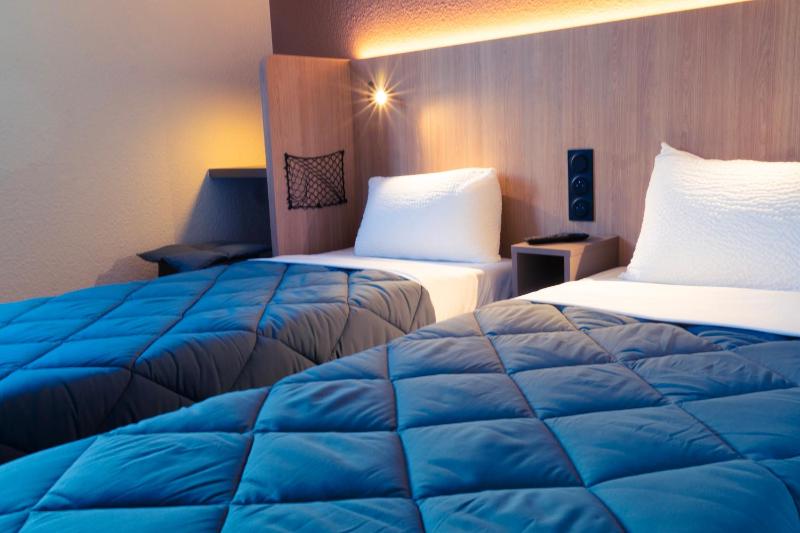 Twin Room image 4