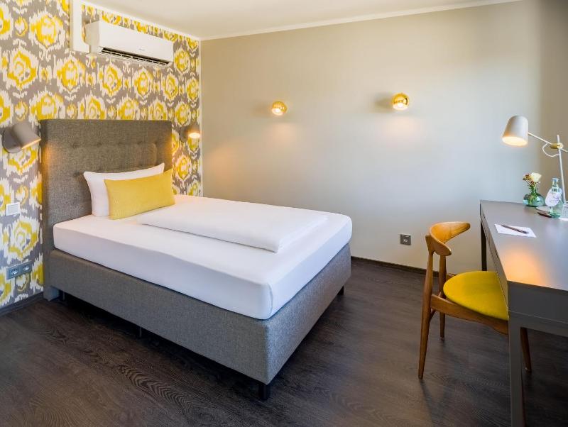 Single Room image 3