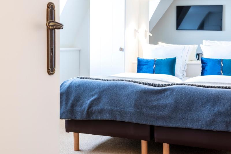 Double or Twin Room image 4