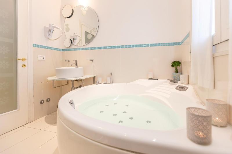 Family Suite (2 Adults + 2 Children) image 4