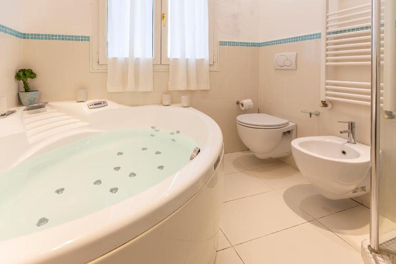 Family Suite (2 Adults + 2 Children) image 3