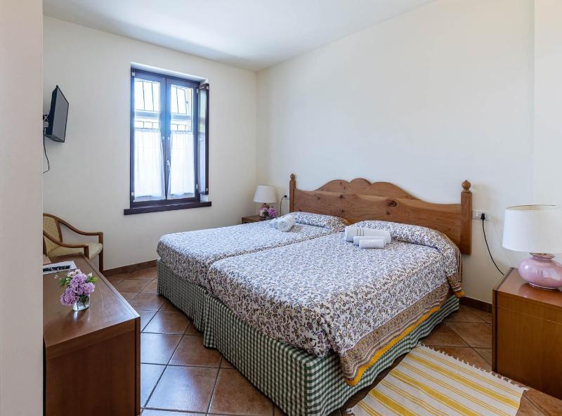 Double Room image 3