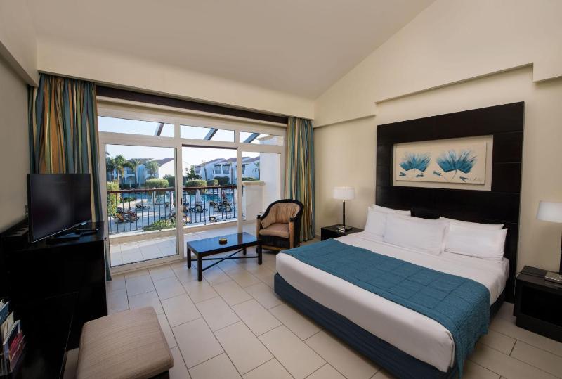 Deluxe Double or Twin Room image 1