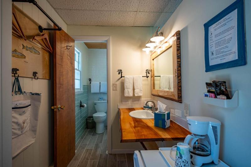 Quadruple Room with Lake View image 3