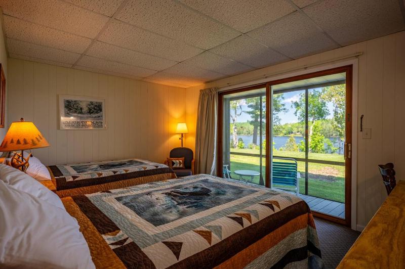 Quadruple Room with Lake View image 2