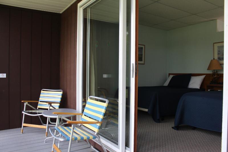 Quadruple Room with Lake View image 1