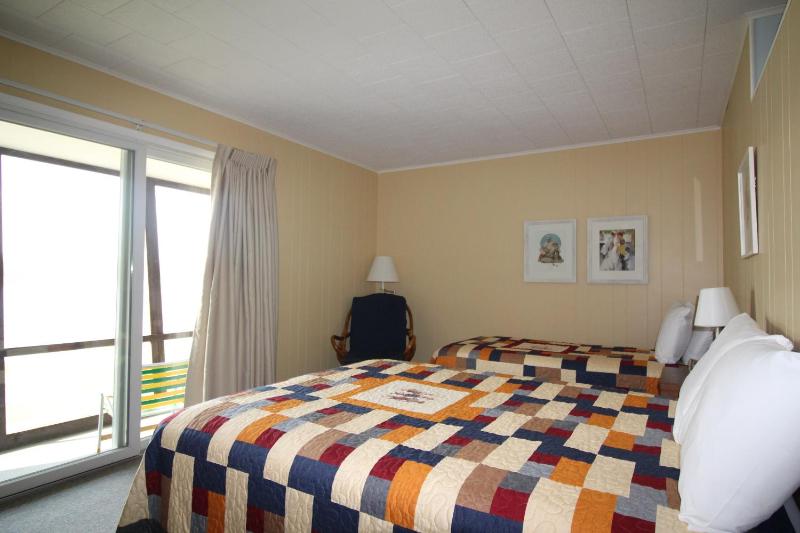 Triple Room with Lake View image 2