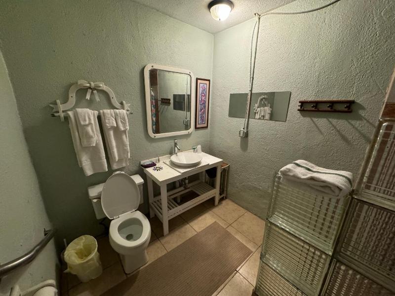 Standard Twin Room with Sofa image 4