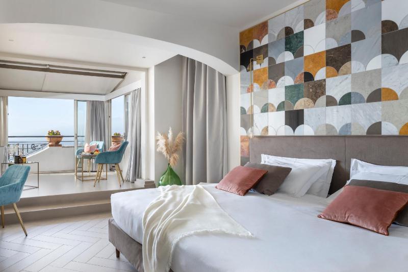 Junior Suite with Sea View image 3