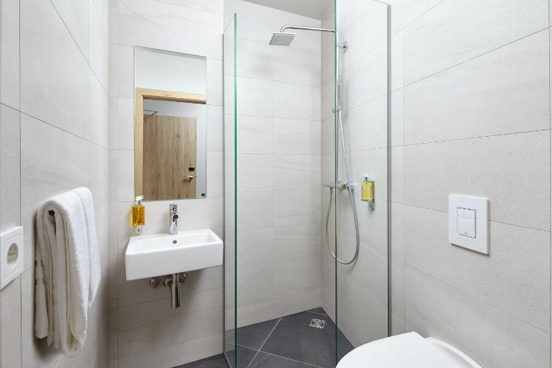 Deluxe Double Room image 3