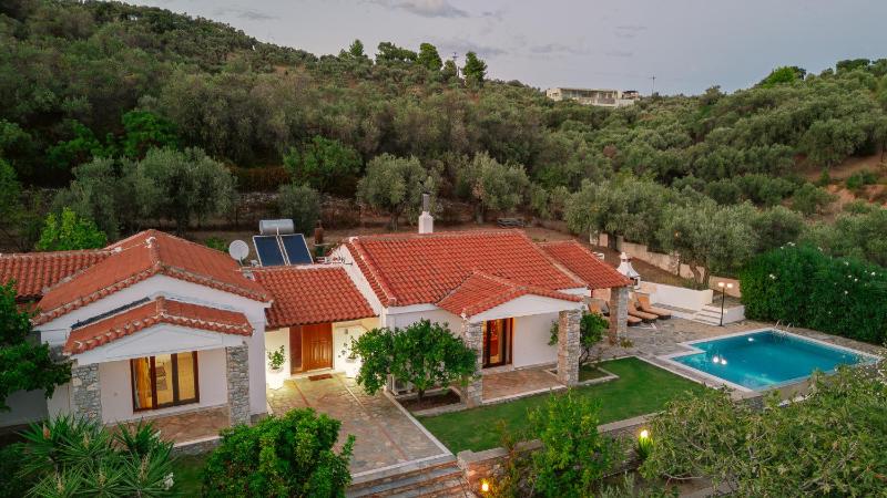 Four-Bedroom Villa with Private Pool image 1