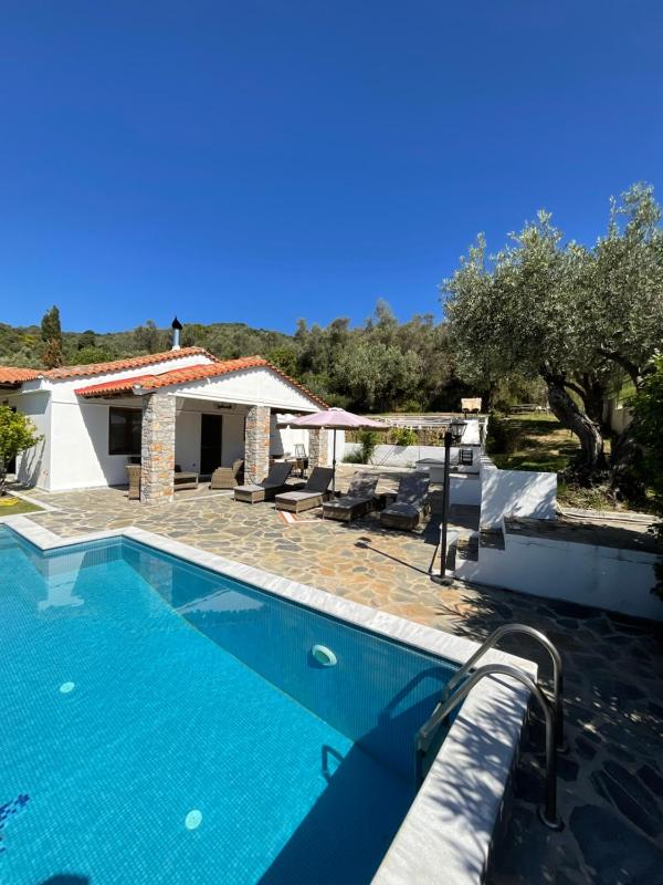 Four-Bedroom Villa with Private Pool image 3