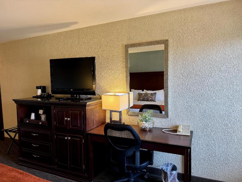 Standard Room with Two Queen Beds image 3