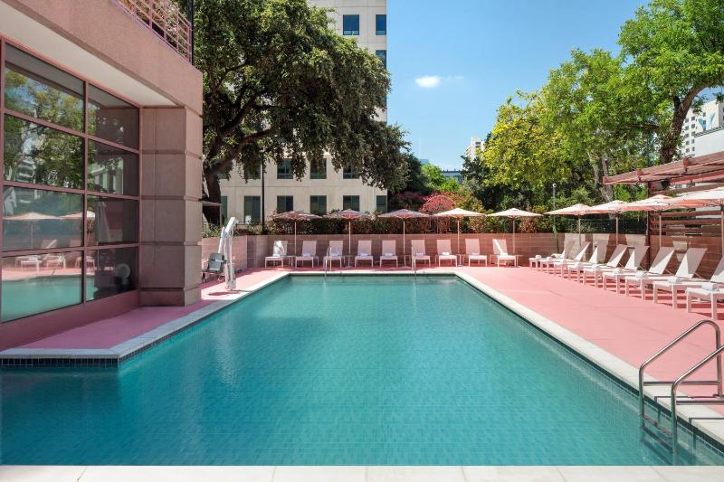 Renaissance Austin Downtown Hotel - image 25