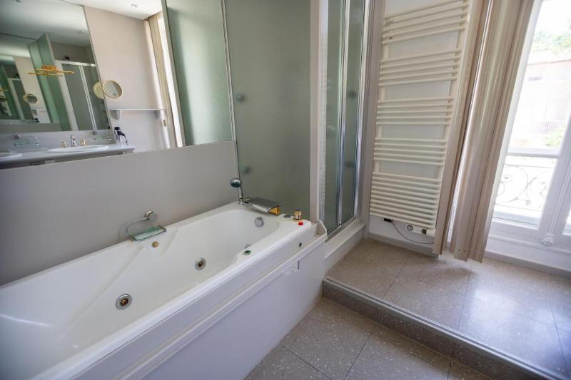 Deluxe Suite image 2