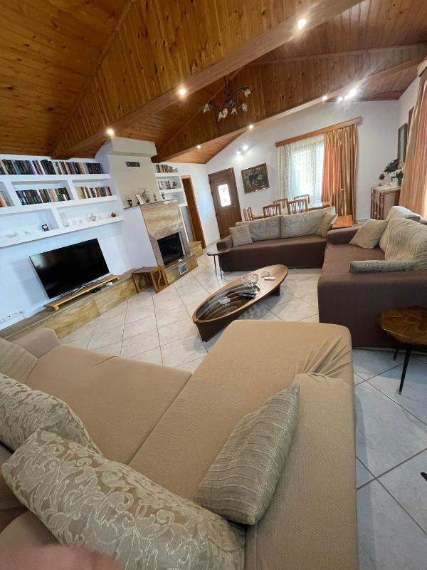 Four-Bedroom Villa with Private Pool image 2