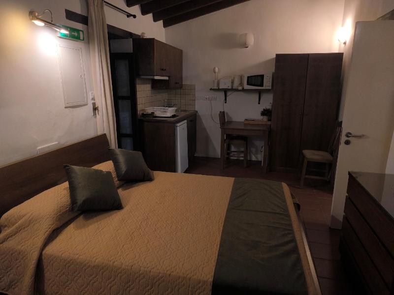 Studio (2 Adults) image 3