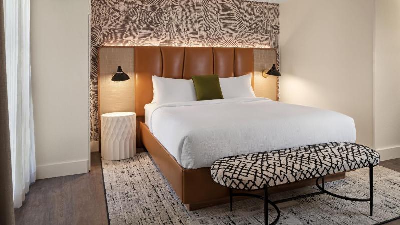 One-Bedroom Queen Suite with Sofa Bed image 1