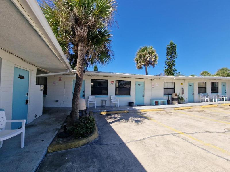 Coral Motel - Across from Public Beach Access - image 3
