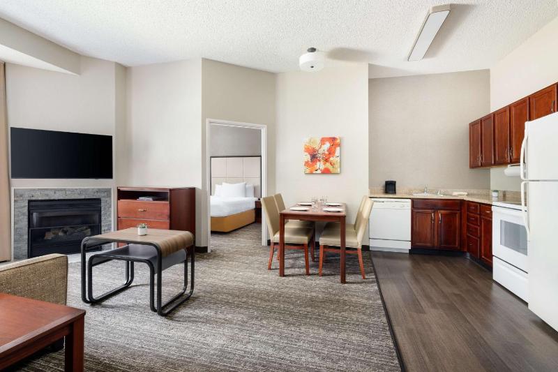 Two-Bedroom Queen Suite - Non-Smoking image 1